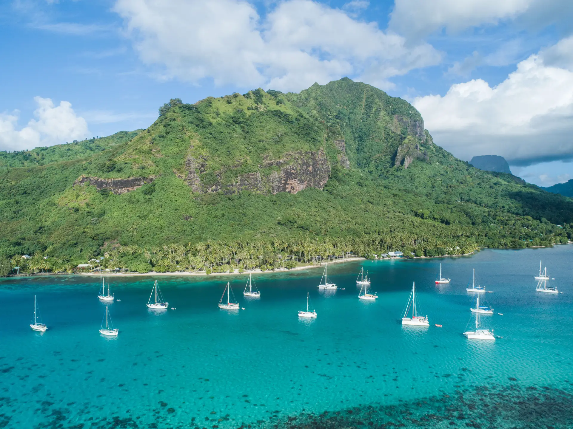 Coucher de soleil sur les reliefs de Moorea