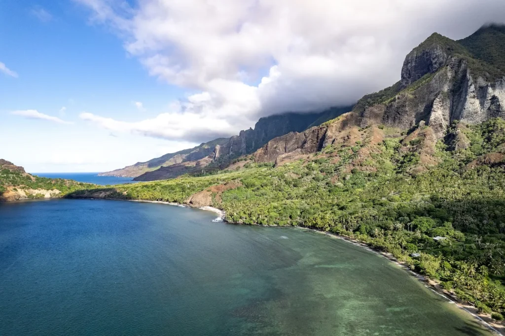 Vallée et pics basaltiques de Nuku Hiva