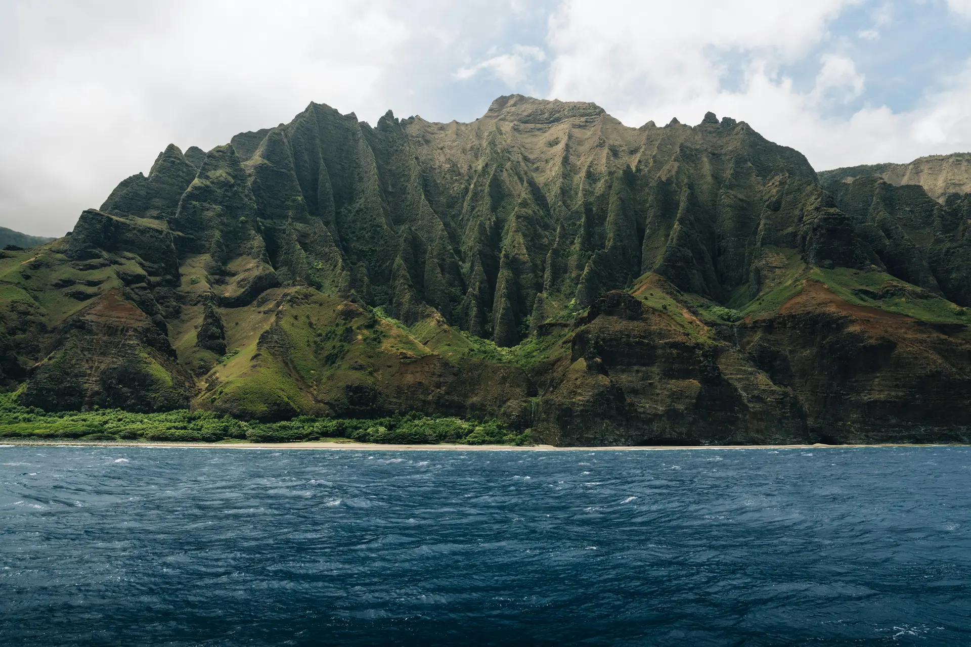 Côte verdoyante et lagon de Tahiti