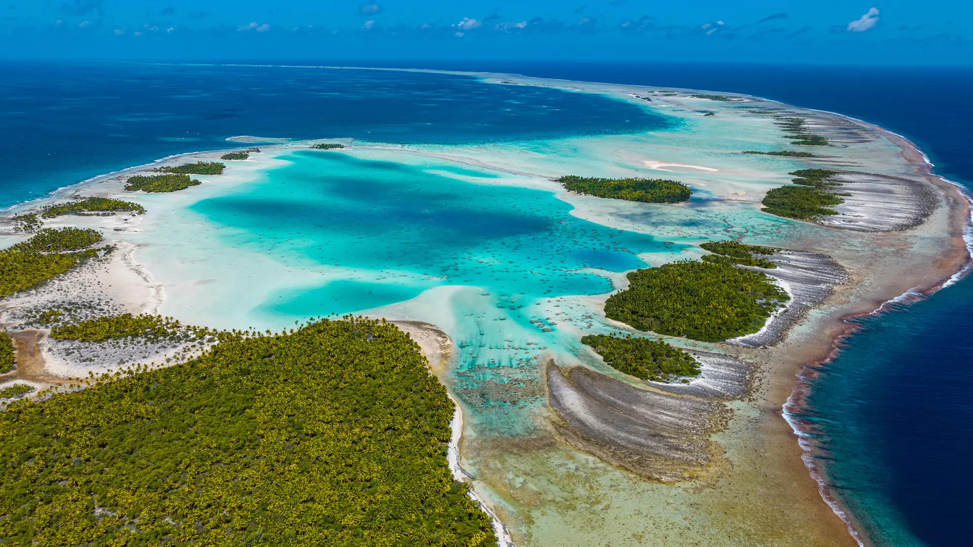 Passe de Tiputa à Rangiroa et lagon turquoise