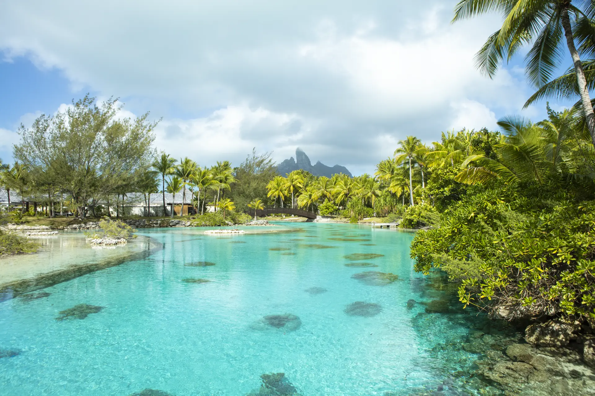 Resort de luxe intégré à un lagon préservé en Polynésie française